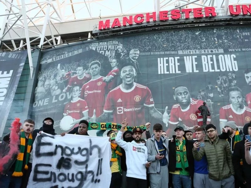 SPORTS: Man City wait for title after Old Trafford&nbsp;protest